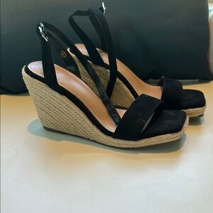 Elegant Black and Tan Wedge Sandals